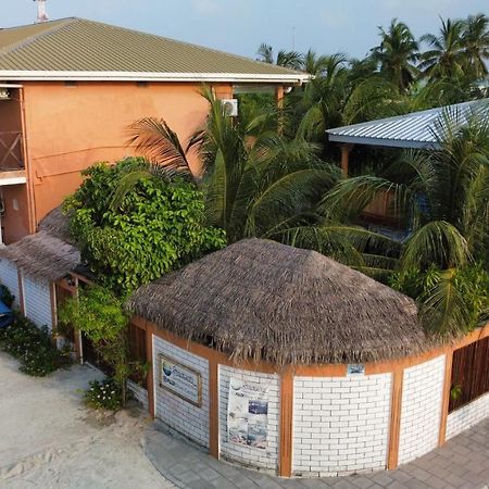 Shamar Guesthouse & Dive Maamigili Island ภายนอก รูปภาพ